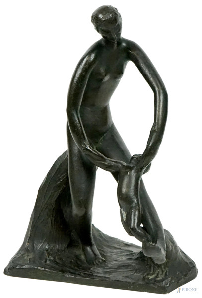 Maternità, scultura in bronzo, cm h 36, firmata.
