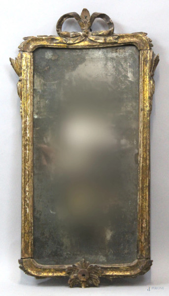 Specchiera di linea rettangolare, fine XVIII secolo, in legno intagliato e dorato, cimasa a nastro intrecciato,cm 74,5x41, (difetti e mancanze)