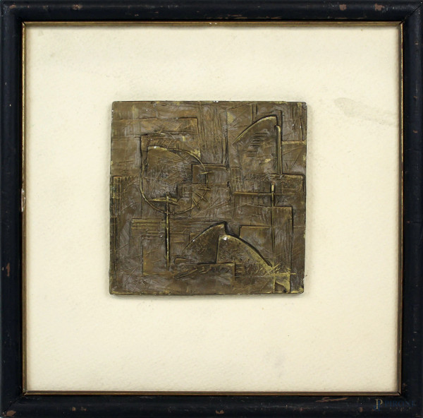 Composizione geometrica, placca dorata a bassorilievo, cm  14,3x14,3, firmato, entro cornice