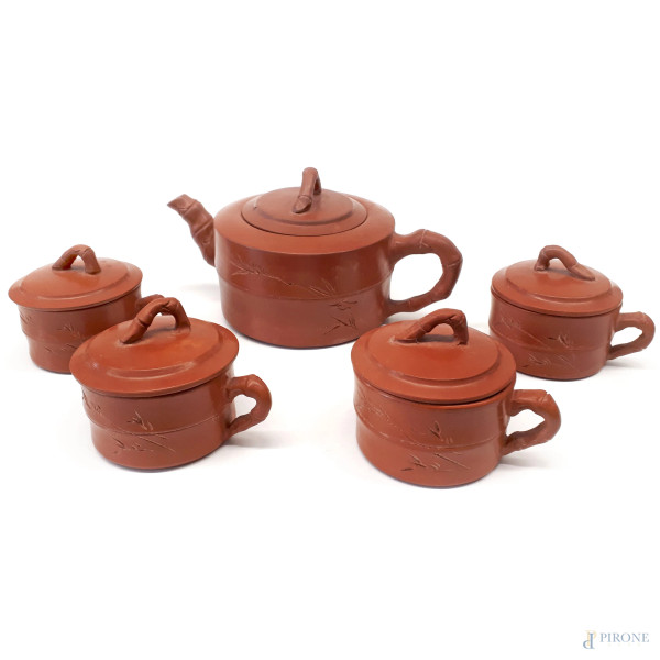 Pregiato servizio da tè Yi-Xing Bambù realizzato nella prefettura di Wuxi in Jangsu con una pregiata terracotta composta da caolino, quarzo, mica e ossido di ferro