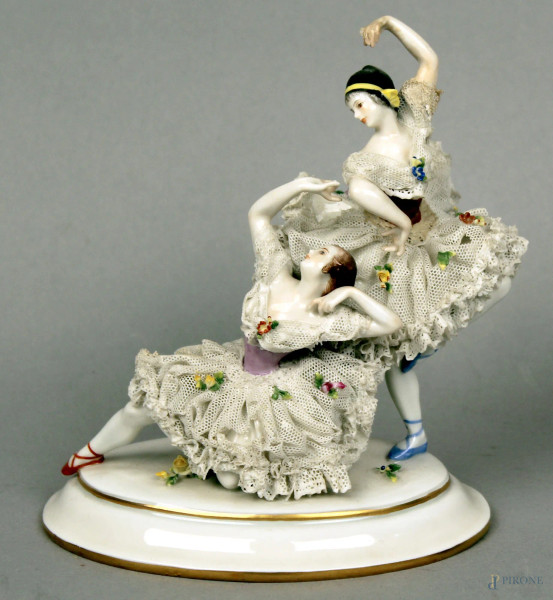 Ballerina, scultura in porcellana Capodimonte, H 17,5 cm, (difetti).