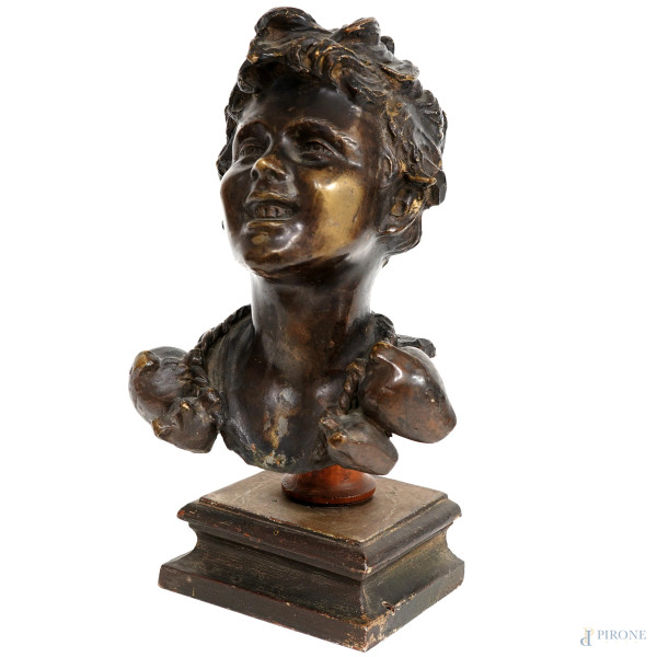 Busto di scugnizzo, bronzo su base lignea, XX secolo, altezza cm 29, (difetti)