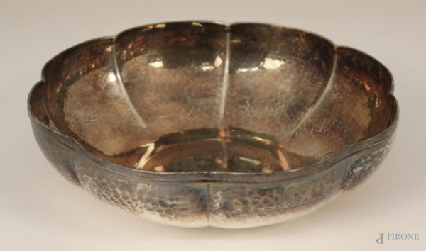 Centrotavola di linea tonda in argento, diametro 20 cm, gr. 250.