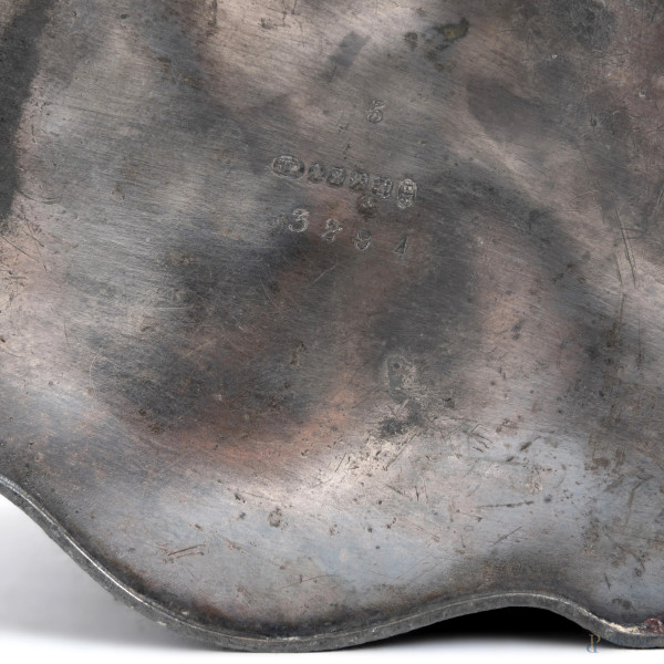 Lotto di sei teiere in materiali diversi, XX secolo, altezza massima cm 16, (segni di usura, dife...
