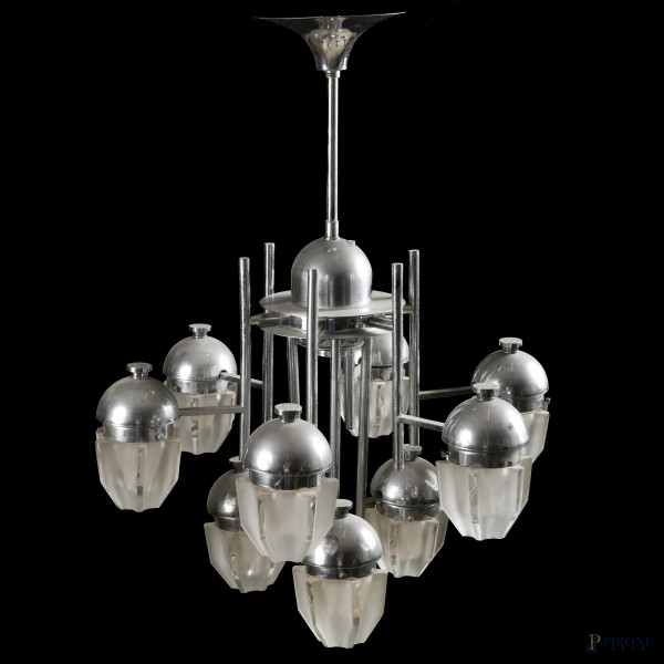 Lampadario a nove luci con struttura in metallo, cm 68x57, (segni di usura, da revisionare)