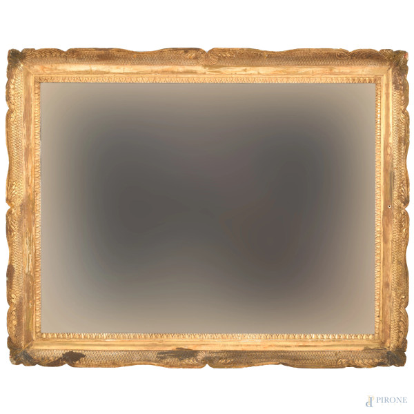Specchiera a guantiera in legno dorato e intagliato, XIX secolo, cm 85,5x109, (cadute di dorature, mancanze, scalfiture)
