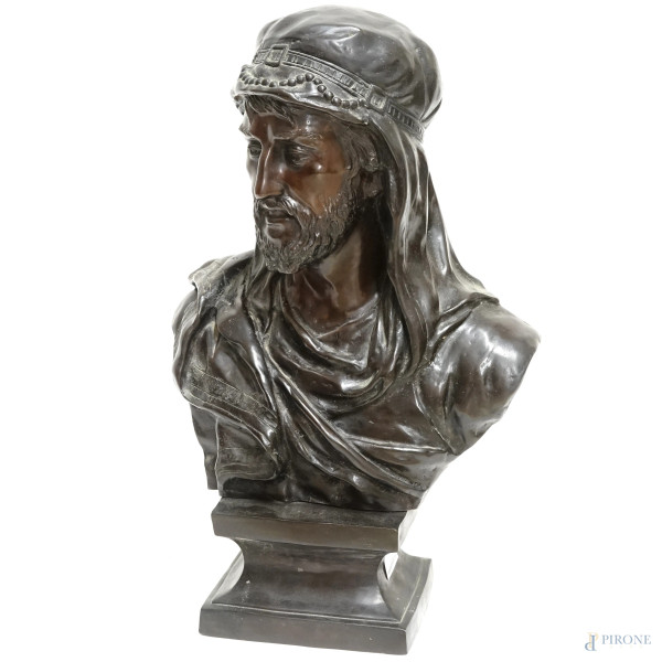 Vincenzo Cinque - Busto di berbero, bronzo su base in bronzo, alt. cm 58,5, firmato