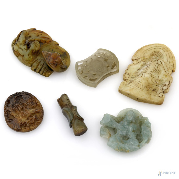 Lotto composto da cinque placche e un sigillo in materiali diversi, XX secolo,misura massima cm 8, (scalfiture, segni di usura)
