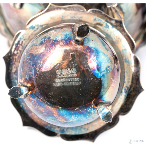 Servizio da the in metallo argentato composto da teiera, zuccheriera e lattiera, XX secolo, altez...