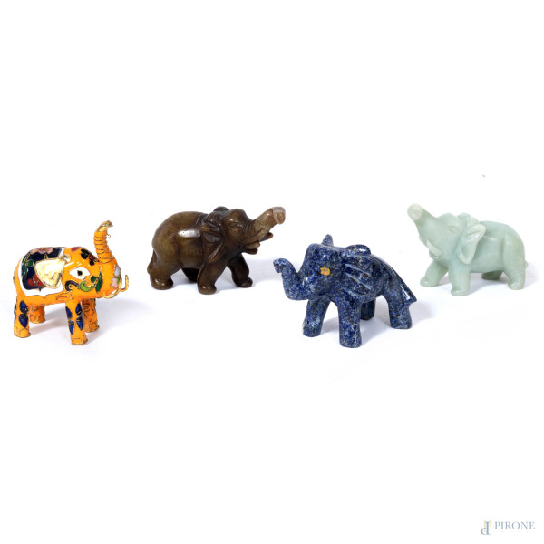 Lotto di sculture di elefantini in vari materiali, XX secolo, altezza massima cm 7,5