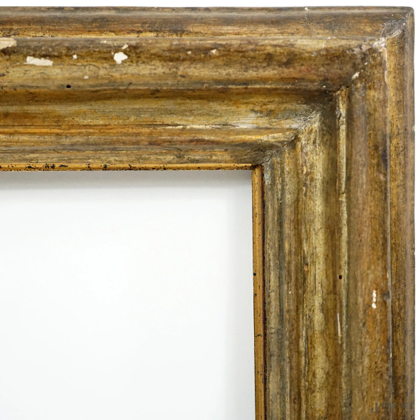 Cornice Salvator Rosa in legno dorato a mecca, XVIII secolo, ingombro cm 69x53, battente cm 59x43...