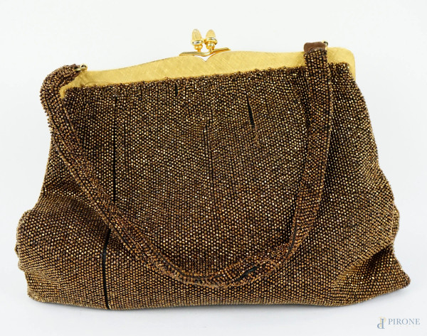 Borsa in tela con perline color bronzo, chiusura a clutch, cm 22x24, (segni di utilizzo).
