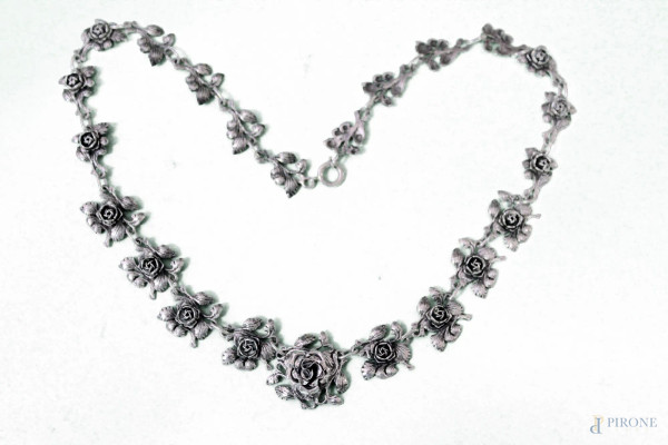 Collana a forma di rose in argento, XIX sec.