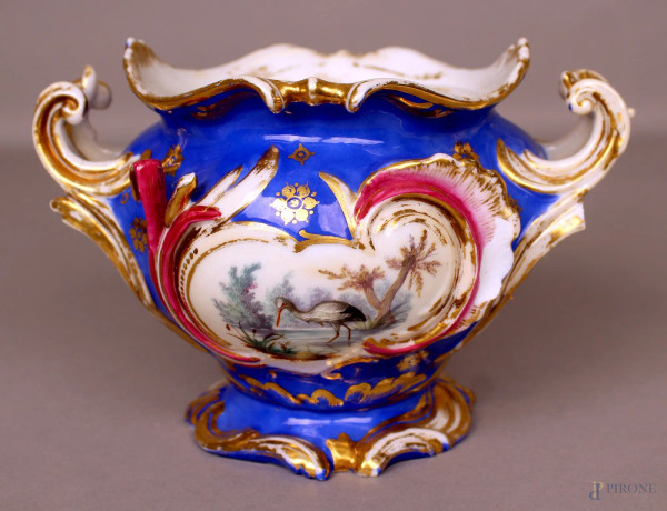 Vasetto in porcellana, fondo blu, medaglioni a scene di paesaggi con animali e particolari dorati, periodo Luigi Filippo, (mancante coperchio).