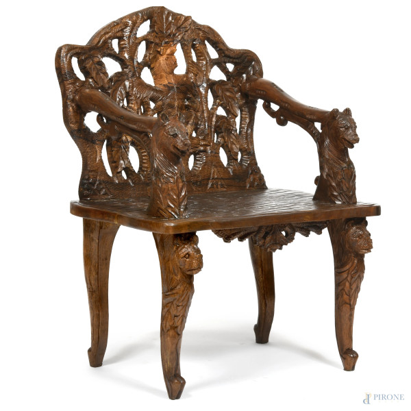 Poltrona foresta nera in legno intagliato, XX secolo, cm 97x73x47, (lievi segni di usura)