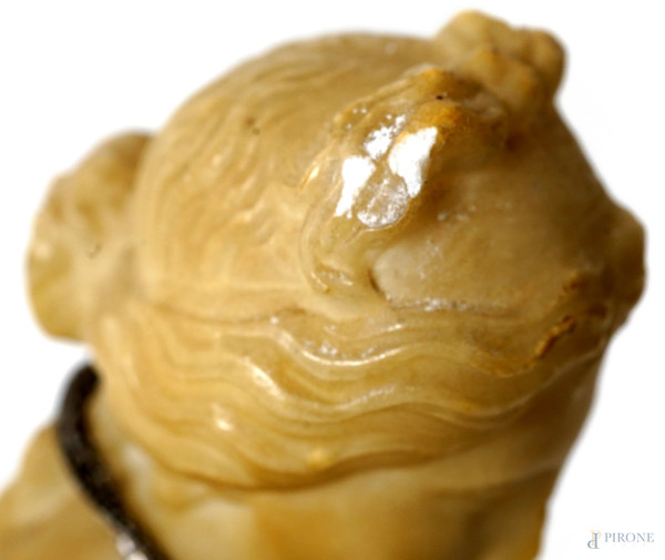 Scultura in alabastro raffigurante Venere con base in marmo, XX secolo, cm 25x20x12, (difetti all...