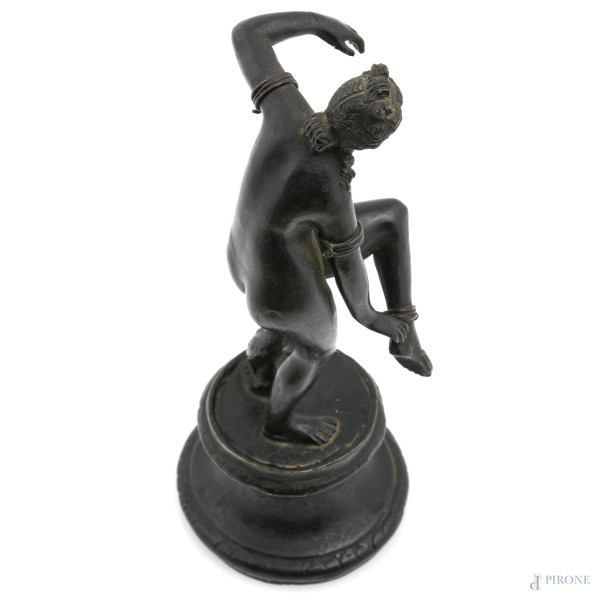 Ninfa danzante, XX secolo, scultura in bronzo dipinto, altezza cm 18, (segni di usura)