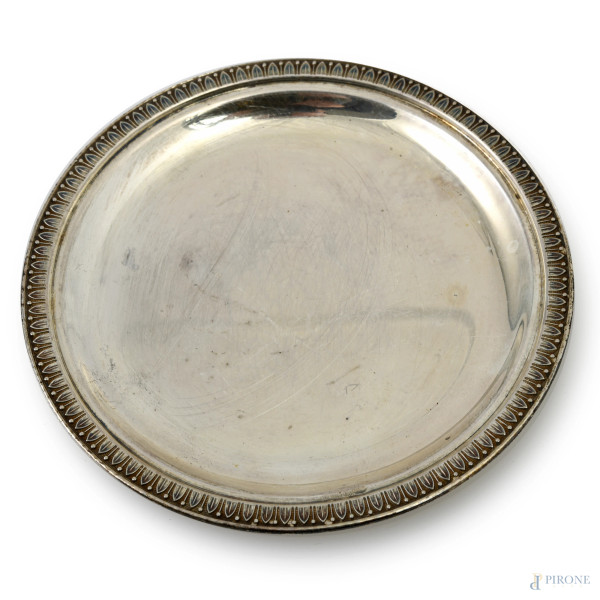 Lotto di 15 sottobicchieri in argento 800/000, XX secolo, diametro cm 9,5, peso complessivo gr 48...