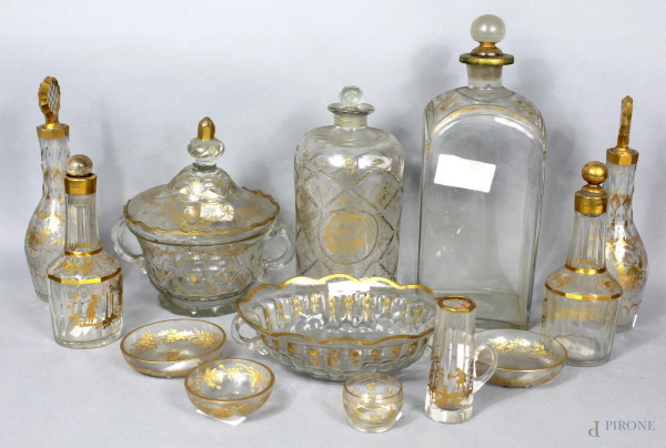 Lotto di tredici oggetti in vetro e cristallo con decori dorati ,XIX sec. H.max. 29 cm.