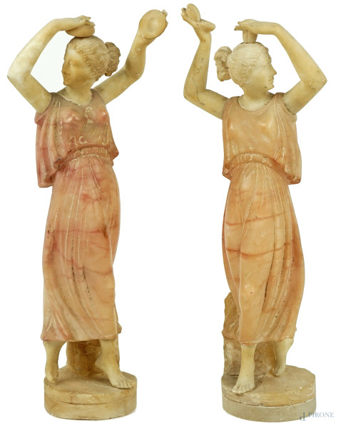 Danzatrici, coppia di sculture in marmo ed alabastro, cm h 32, XX secolo, (difetti).