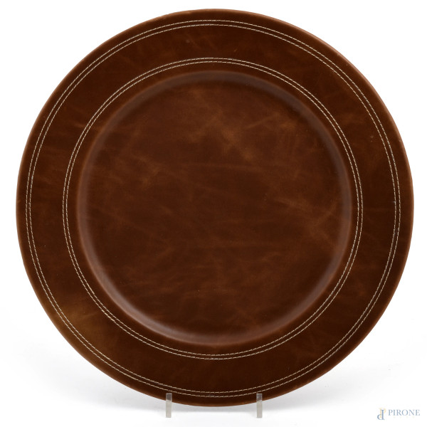 Lotto di 12 sottopiatti Villeroy and Boch rivestiti in similpelle, XX secolo, diametro cm 33, (li...