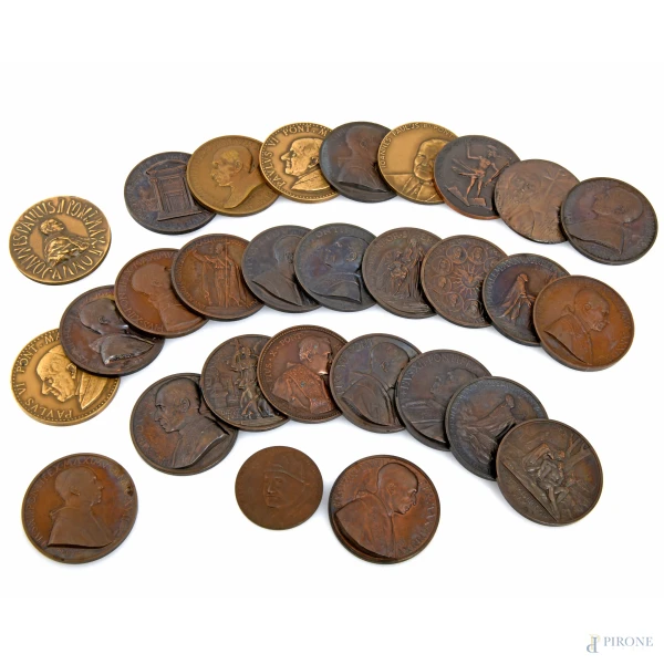 Lotto di 29 medaglie in  bronzo dello Stato Pontificio, diametro massimo 4,5, (difetti)