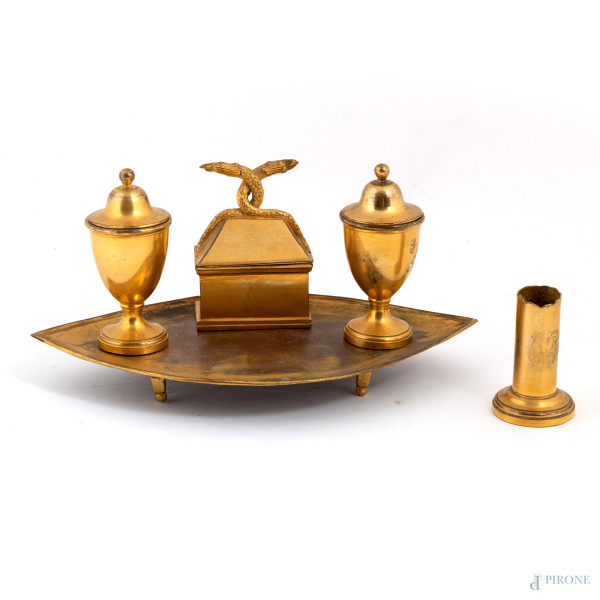 Servito da tavolo in bronzo  dorato composto da cinque pezzi, XX secolo, vassoio cm 25x15, (segni di usura, graffi, difetti)