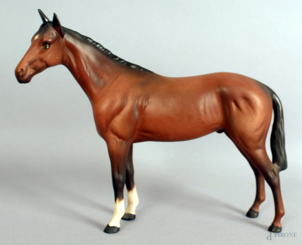 Cavallo in ceramica inglese, altezza 20,5 cm.