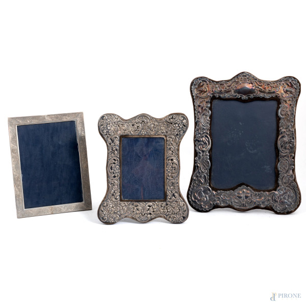 Lotto di tre cornici in argento, XX secolo, misura massima cm 30x23, (difetti, mancanze)