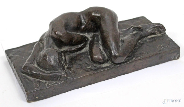 Ernesto Biondi - Nudo sdraiato, scultura in bronzo, cm 9 x 29,5 x 12,5.