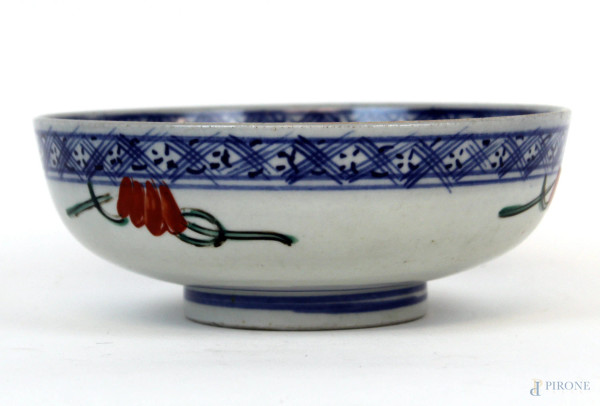 Vaso in porcellana policroma con decori  a motivo di volatili e fiori, cm h 7x18,3, marcato Il Tarlo, (lievi difetti).