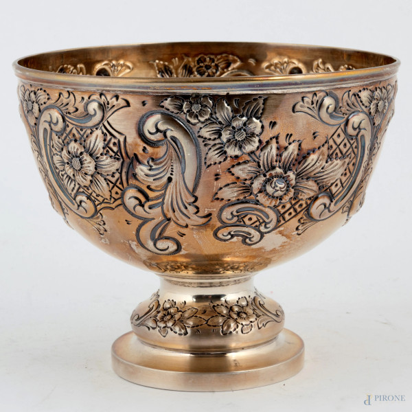 Alzata a guisa di coppa in argento. Inghilterra 1779, altezza cm 15, peso gr 490