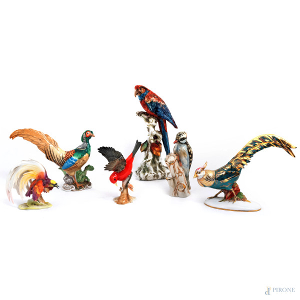 Lotto di sei sculture in porcellana raffiguranti volatili, XX secolo, altezza massima cm 30, (segni di usura, scalfiture, difetti)