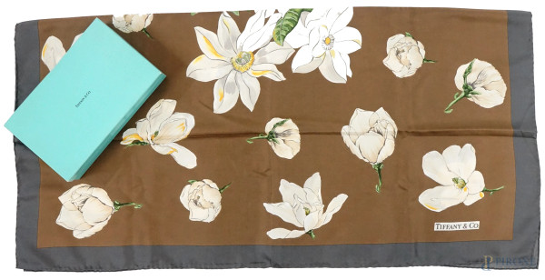 Tiffany&Co, foulard a fantasia floreale, cm 86x86, entro scatola originale.