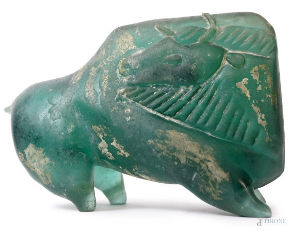 Toro, scultura in vetro verde satinato, cm 17,5x27,5x8,5, (lievi difetti).