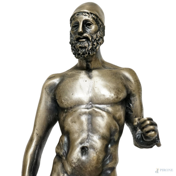 Sculture in metallo argentato rappresentanti i Bronzi di Riace, basi in travertino, riproduzioni ...