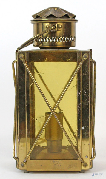 Lanterna in metallo dorato e vetro giallo, cm h 25x10,5x10,5, trasformata a lampada,XX secolo