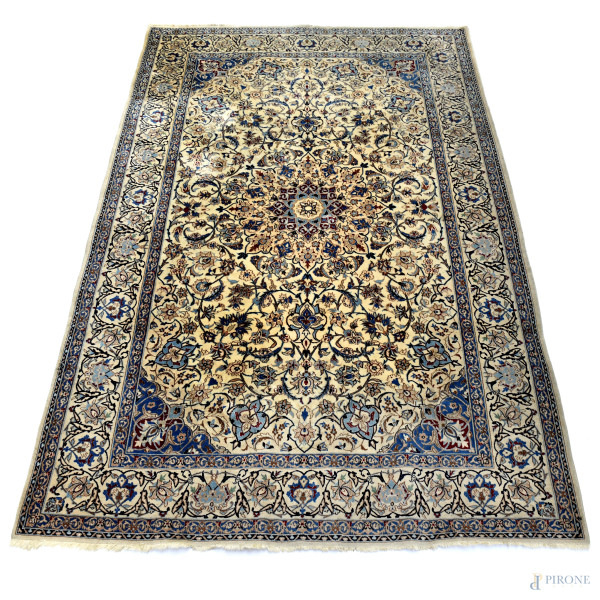 Tappeto Persiano Nain, cm 220x332, (segni di usura, difetti)