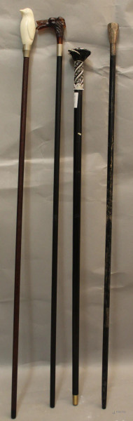 Lotto composto da quattro bastoni da passeggio, con finali in materiali diversi.