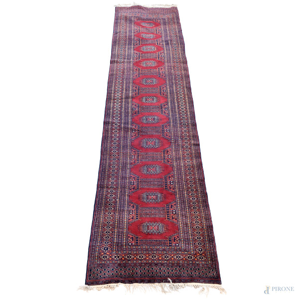 Tappeto, cm 425x95, (difetti)