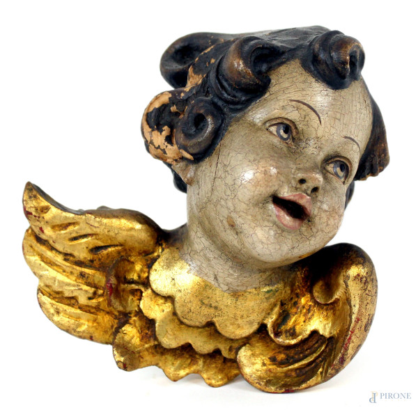 Testa di putto alato, scultura in legno dipinto e dorato, XX secolo, cm h 16, (difetti).