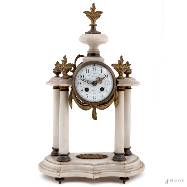 Trittico composto da orologio a tempietto e due candelabri montati a lampada in marmo e bronzo, X...