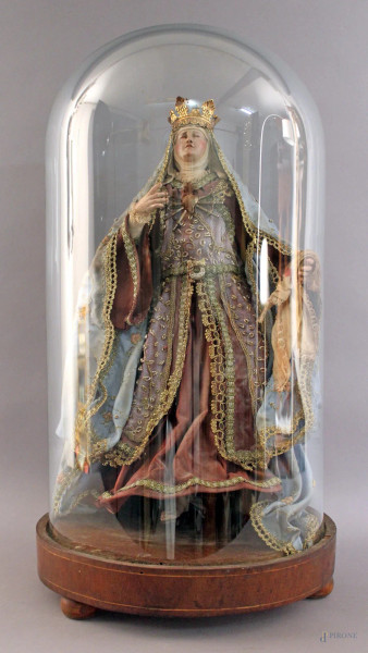 Madonna Addolorata, scultura in terracotta ed occhi in vetro, vestiti in stoffa filigranata, altezza 44 cm, XX secolo, entro campana, altezza 55 cm.