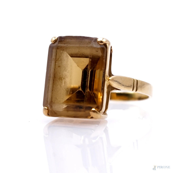 Anello in oro 18 KT con quarzo citrino, peso gr. 7,4, misura n. 19