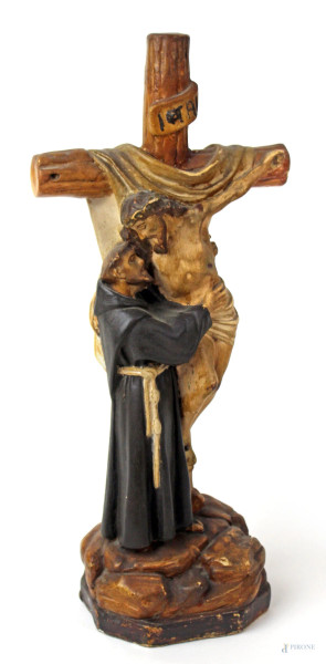 Scultura in gesso dipinto raffigurante Cristo crocifisso e San Francesco, cm h 39, XX secolo, (mancanze e restauri).