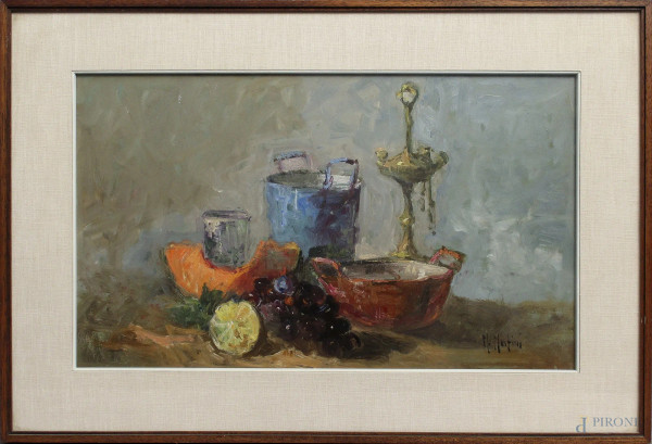 Natura morta, vasellame, dipinto ad olio su tavola, cm 29 x 48, entro cornice.