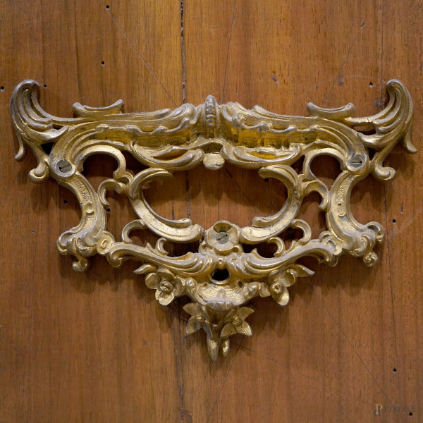 Credenza a doppio corpo in noce, XX secolo, cm 225x149,5x47,5.