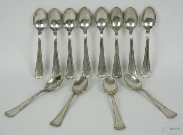 Dodici cucchiaini in argento, lunghezza cm 14, inizi XX secolo, gr. 240