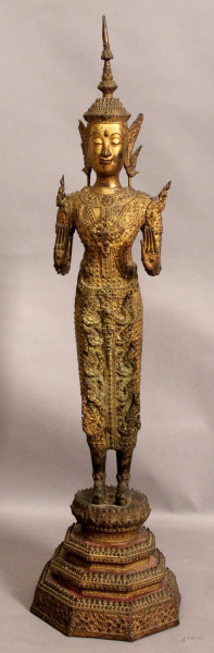 Divinit&#224; tailandese, scultura in bronzo in metallo dorato, altezza 94 cm, XIX secolo.