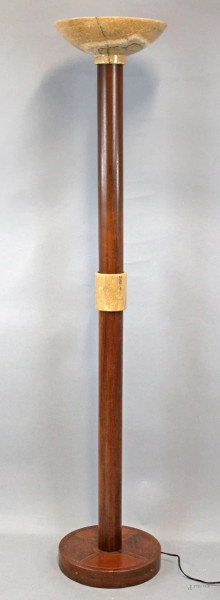 Lampada da terra in legno ed alabastro, altezza cm 180, XX secolo